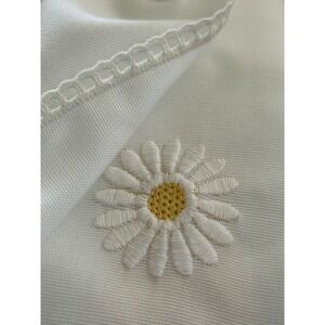 Linen Tablecloth With Daisy‎ Pattern And Square Tat Like Trim 118x60 Inches